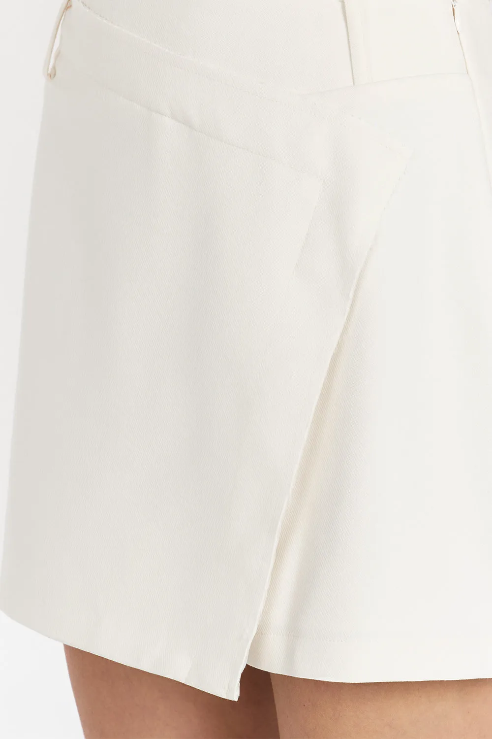 JULIE CREAM TAILORED SKORT